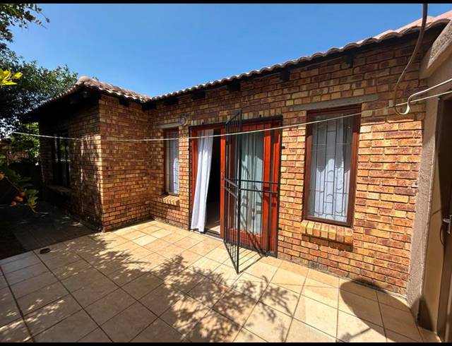 2 BEDROOM TOWNHOUSE FOR SALE IN THE REEDS